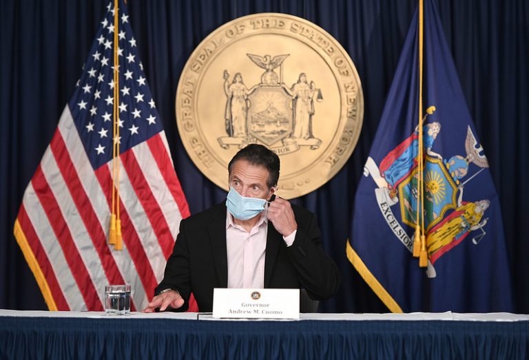 Gov. Andrew Cuomo takes off mask at briefing