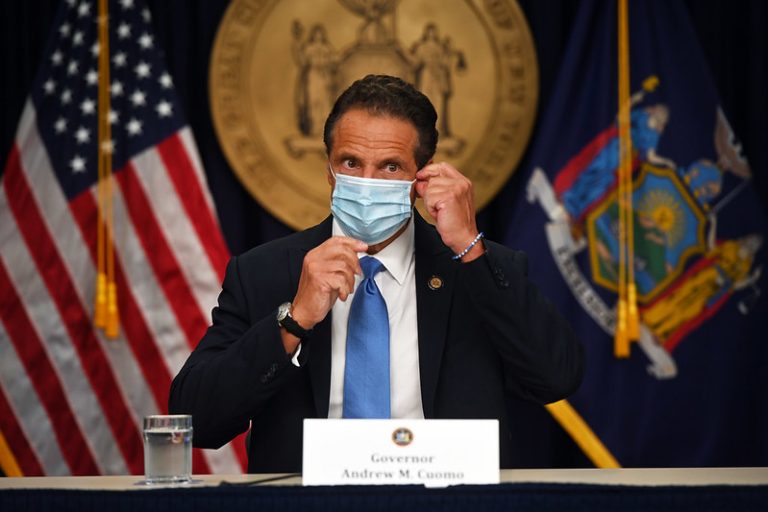 Gov. Andrew Cuomo wears mask at briefing