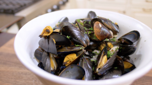 Mussels with Garlic and Ginger Close Up 2